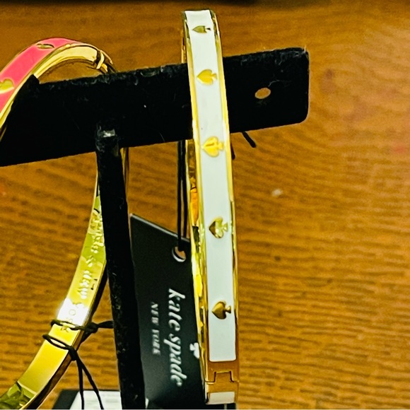 kate spade- Spot the Spade Enamel with Gold Spades in Pink or White - Picture 9 of 11